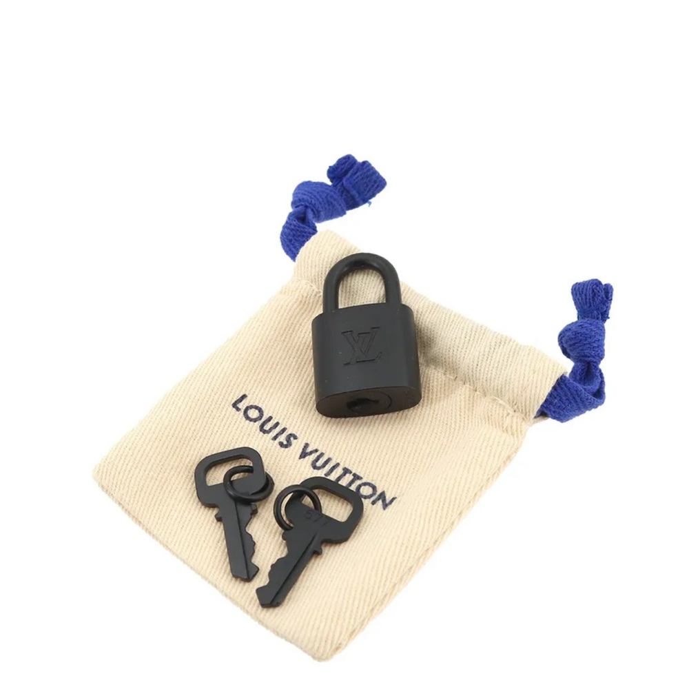 LOUIS VUITTON LOCK KEY SET